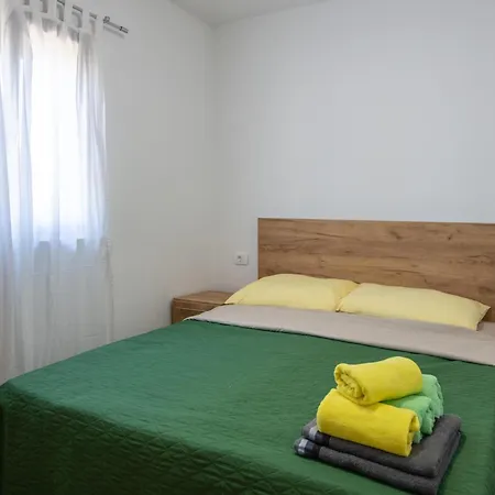 Vakantiehuis Stunning In With 2 Bedrooms, Wifi&outdoor Swimming Pool