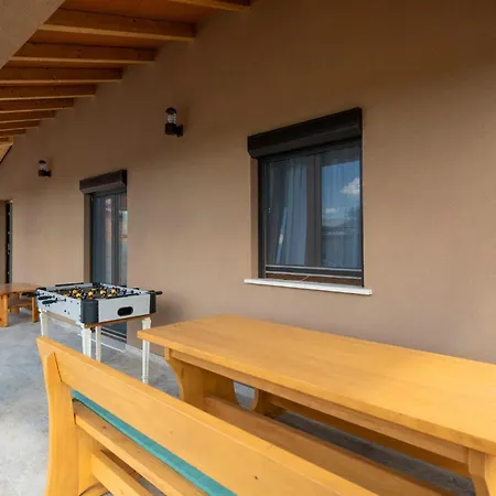 Σπίτι διακοπών Stunning In With Kitchen Nedeščina