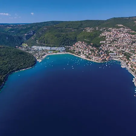 Σπίτι διακοπών Stunning In With Kitchen Nedeščina